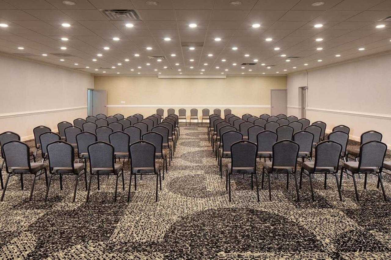 Wyndham Garden Columbia-Ft Jackson Hotel Bagian luar foto