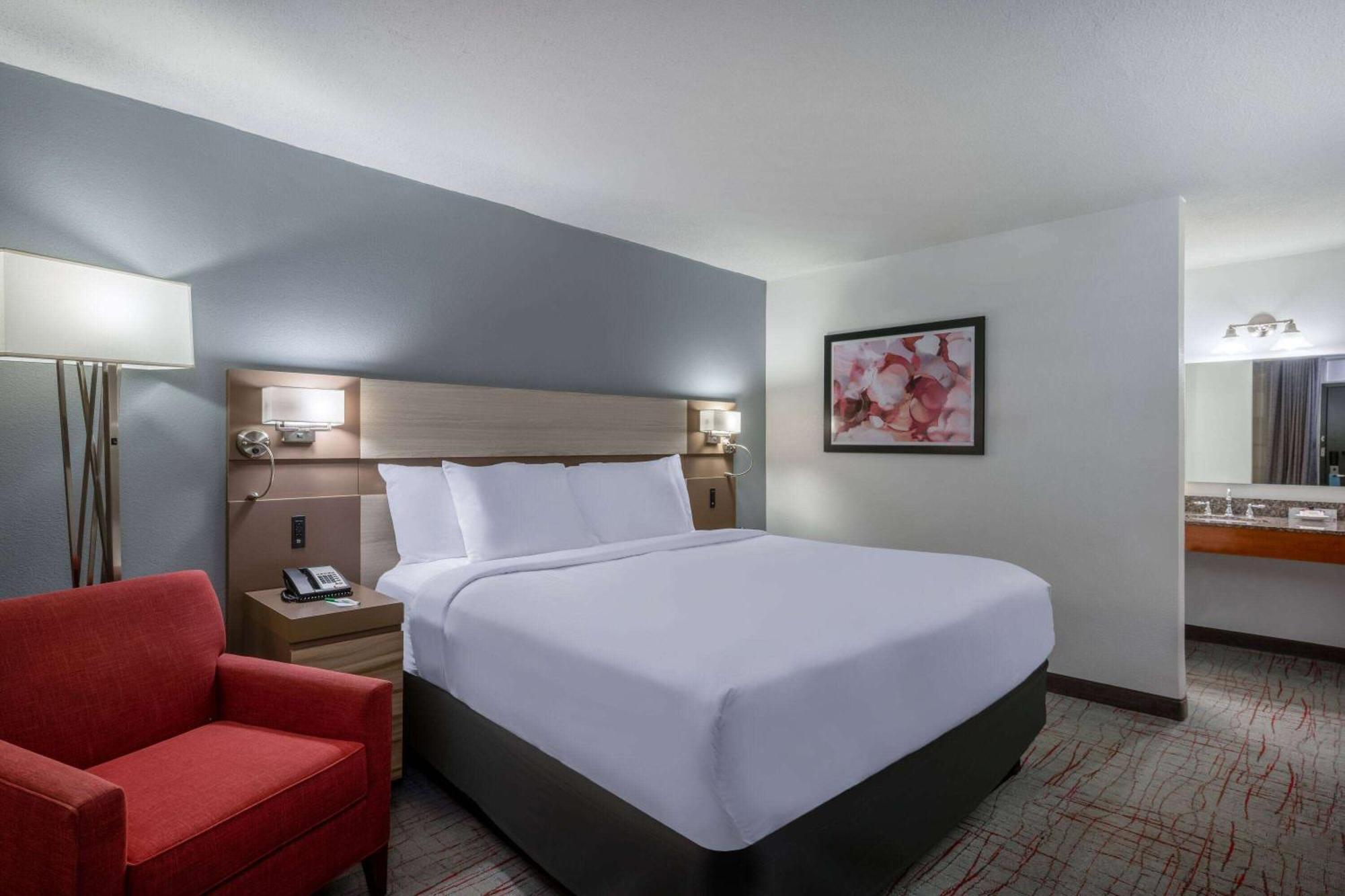Wyndham Garden Columbia-Ft Jackson Hotel Bagian luar foto